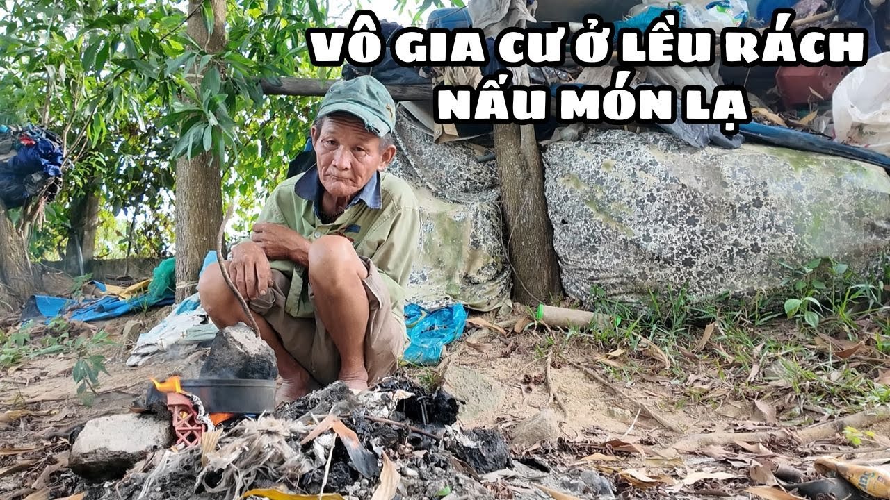 Phát Hiện Người Đàn Ông Ở Căn Lều Rách Bên Mương Nước Nấu Bữa Tối Lạ Lẫm