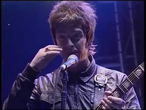Oasis - Don't Look Back In Anger live River Plate Argentina