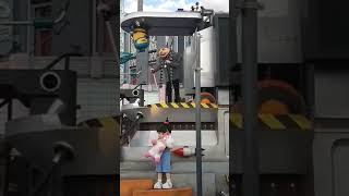 Gru dispicable me parade at universal studios Ruby Red