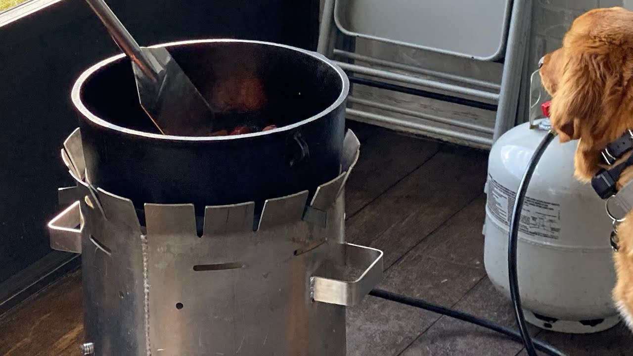 Seasoning a 6.5 Gallon Cast Iron Pot 