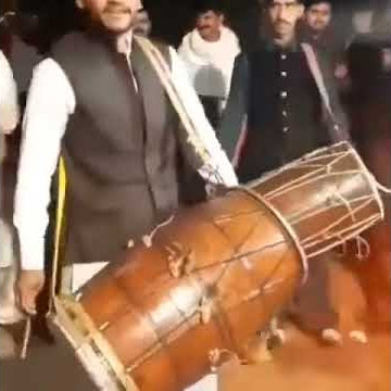 Amazing dhol player ever!! Sandli Sandli naina vich Tera naam ve mundeya Film laung laachi!