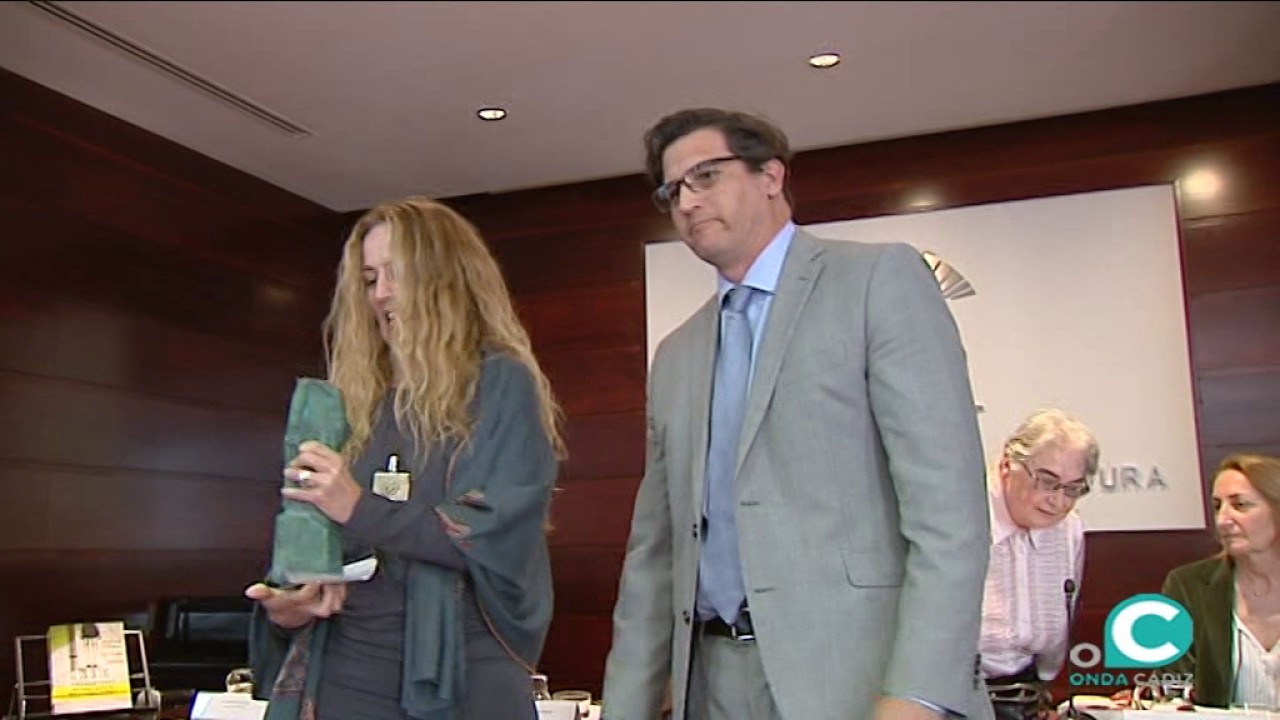 Eva Losada recibe el XVIII Premio Unicaja de Novela "Fernando Quiñones"