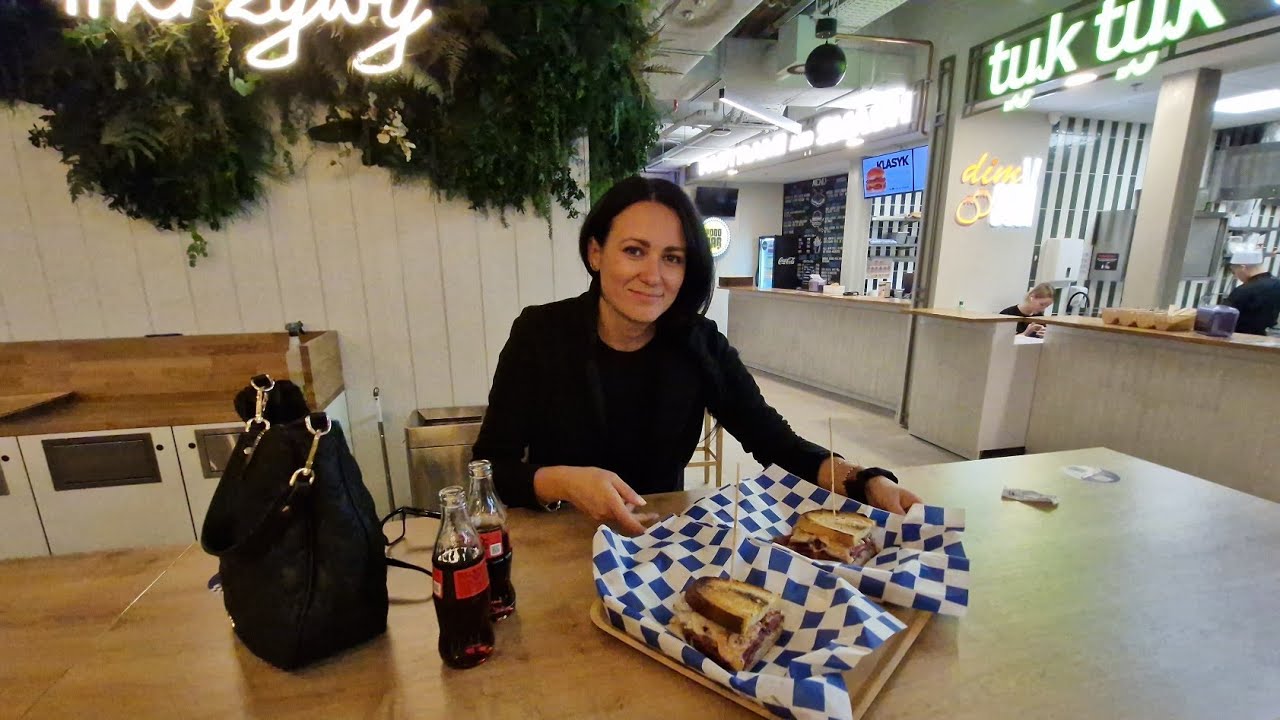 Tak smakuje pastrami??? To idziemy na pączki.. Sprawdzamy food hall w Krzywym Domku / Sopot Monciak