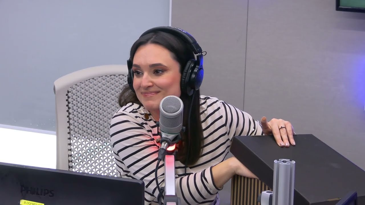 Cineva le-a trimis Oanei și lui Vlad cutii secrete la radio. Au așteptat până la 9:45 să le deschidă