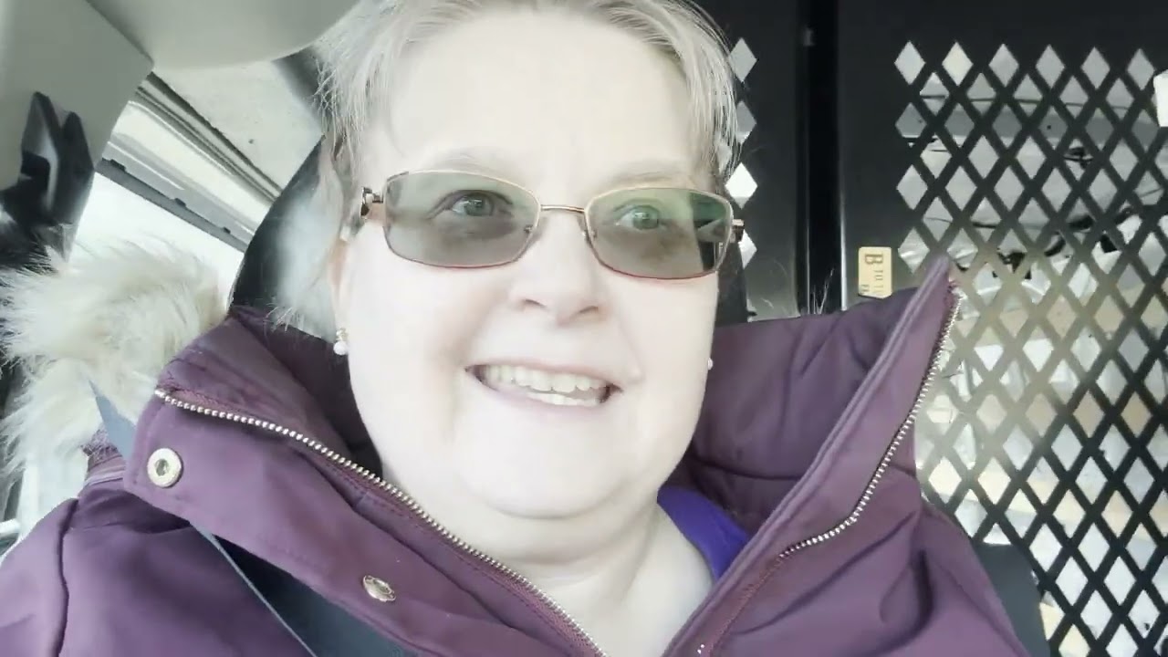 Vlog: Moving Mom's Desk, setting up, and settling.