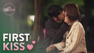 Han Ji-min and Jung Hae-in kiss for the first time 🙂 | One Spring Night Ep 9 [ENG SUB]