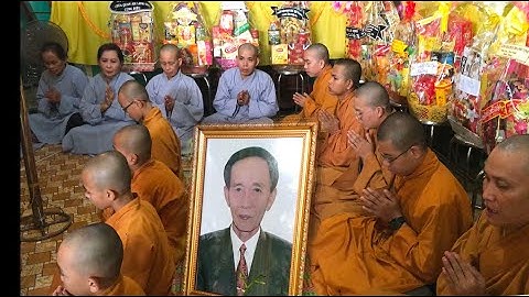 Thầy cúng cơm nghe không cầm được nước mắt