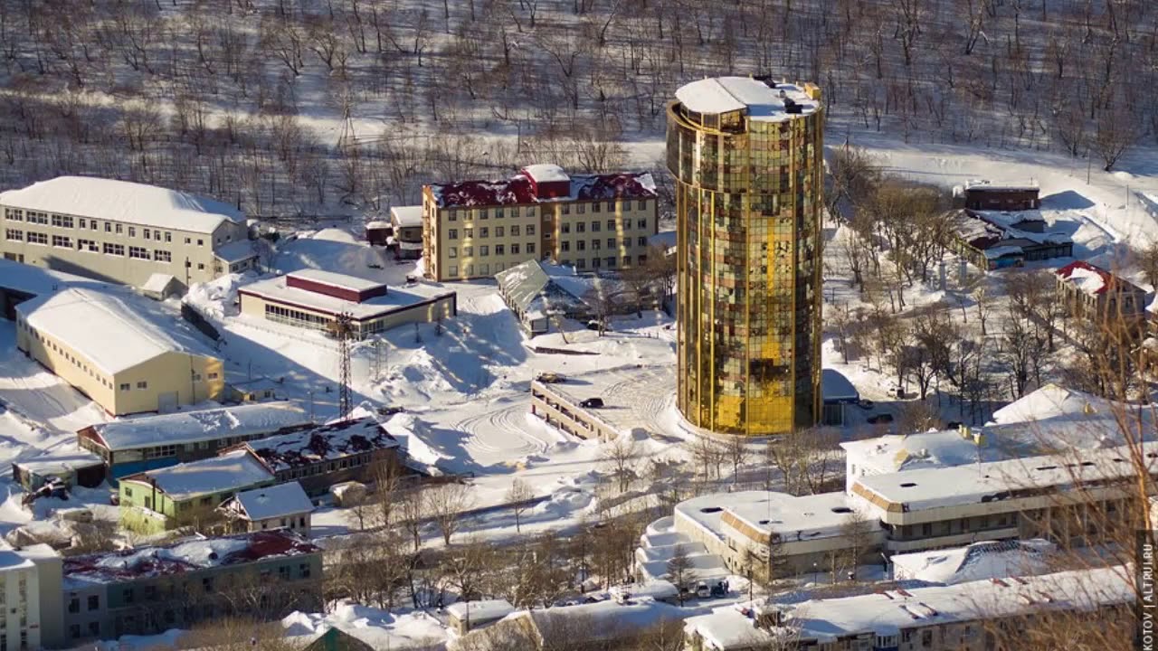 Погода в петропавловске камчатском по часам. Петропавловск-Камчатский здание. Петропавловск Камчатский небоскребы. Петропавловск Камчатский золотой дом. Петропавловск - Камчатский, ул.Кроноцкая, 8а.