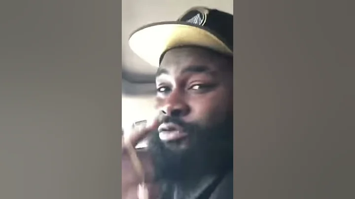 Davido Hypeman showing off 25 thousand dollars cash in Lagos