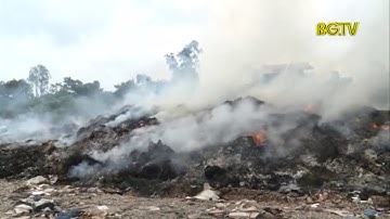 Ngang nhiên đốt rác thải công nghiệp trên QL1A