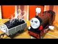 きかんしゃトーマス プラレール テコロでチリン ハリケーンが製鉄所でお仕事！フランキーが信号で止まってると電車や新幹線が通るよ！ 小さな工事車両 mirinmirin