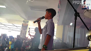 Mizan ( anak harry khalifah ) - sebak nyanyi lagu ayah ibu..live...