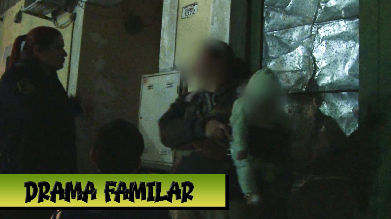 Una mamá que entrega a sus hijos y un abuelo que agenda transas: un drama familiar muy duro