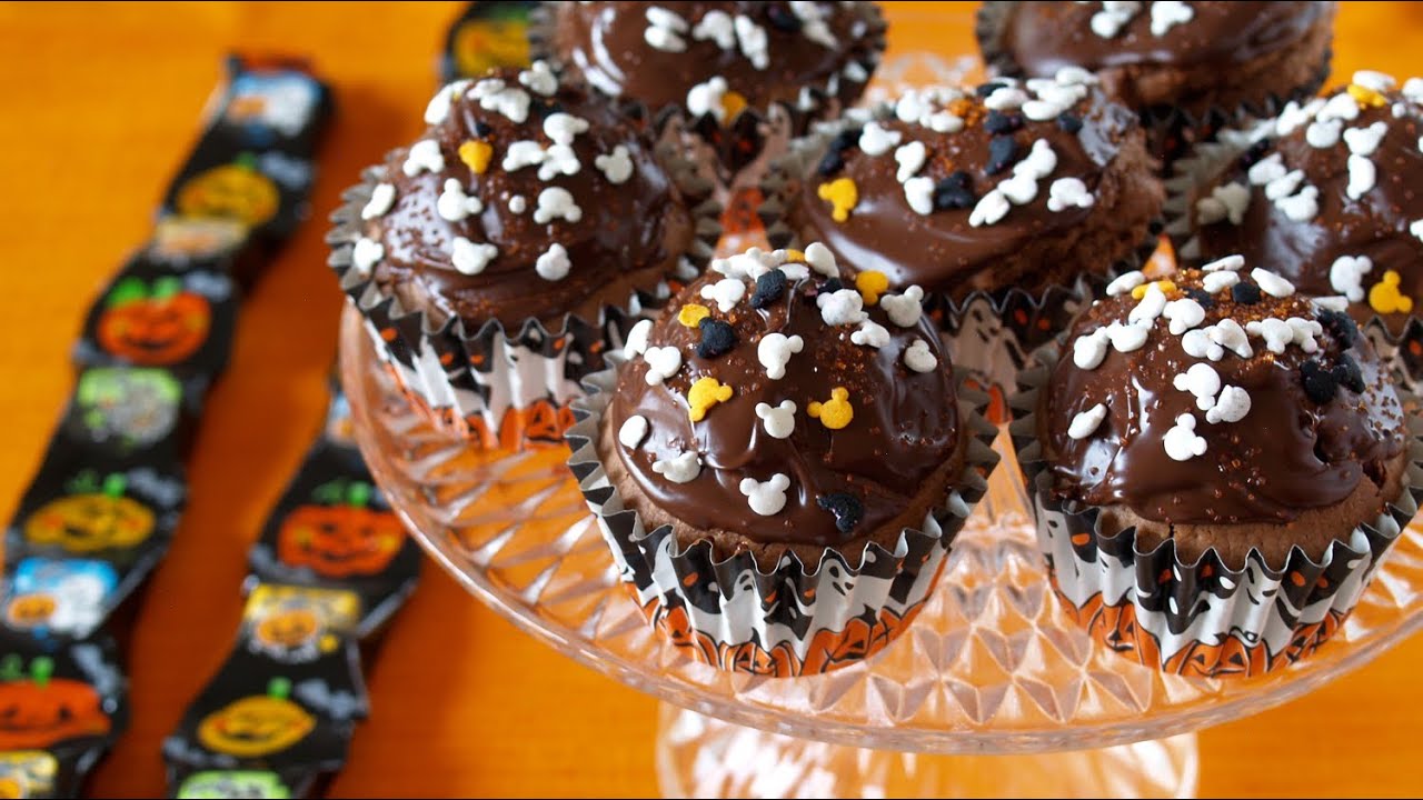 How to Make Chocolate Cupcakes (Using Cute Mickey Halloween Sprinkles) Recipe チョコレートカップケーキ (レシピ) | ochikeron
