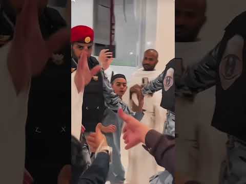 الشيخ ياسر الدوسري يتلقى ابن الشيخ بندر بليلة