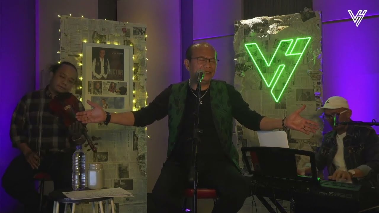 Di Ambang Sore - Victor Hutabarat | Timeless Love Song