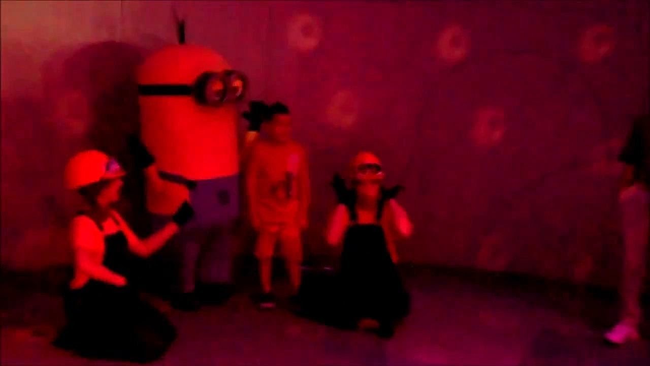 Dancing with the Minions at the Despicable Me Ride At Universal Studios ...