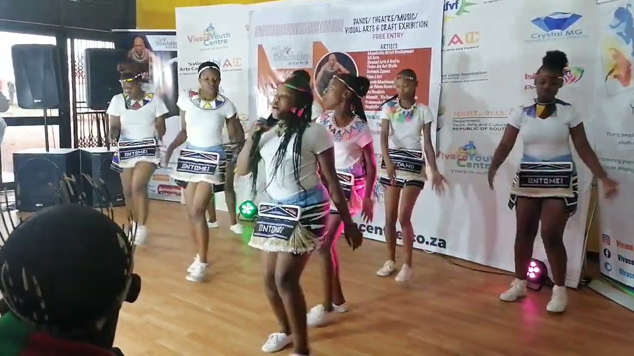 IiNtombi Zejamo  Youngest Ndebele Group  Ndebele Dancers