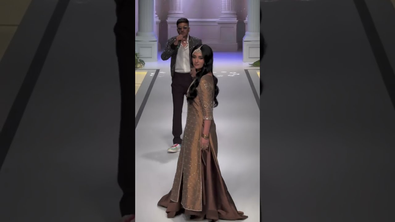 #Sarahkhan ramp walk with beautiful song