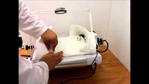 Assembly Guide - Insert the turnatable in the lightbox BI430