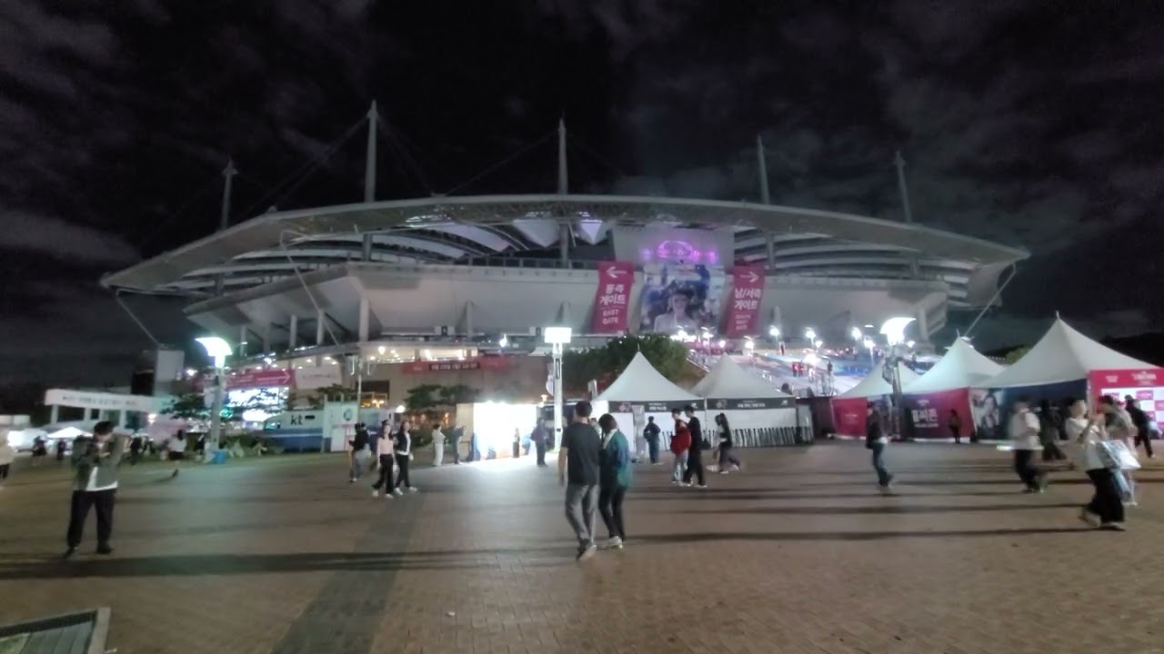 240921 아이유 (IU) 콘서트 - 어젯밤이야기 (Last night story) 외부 현황