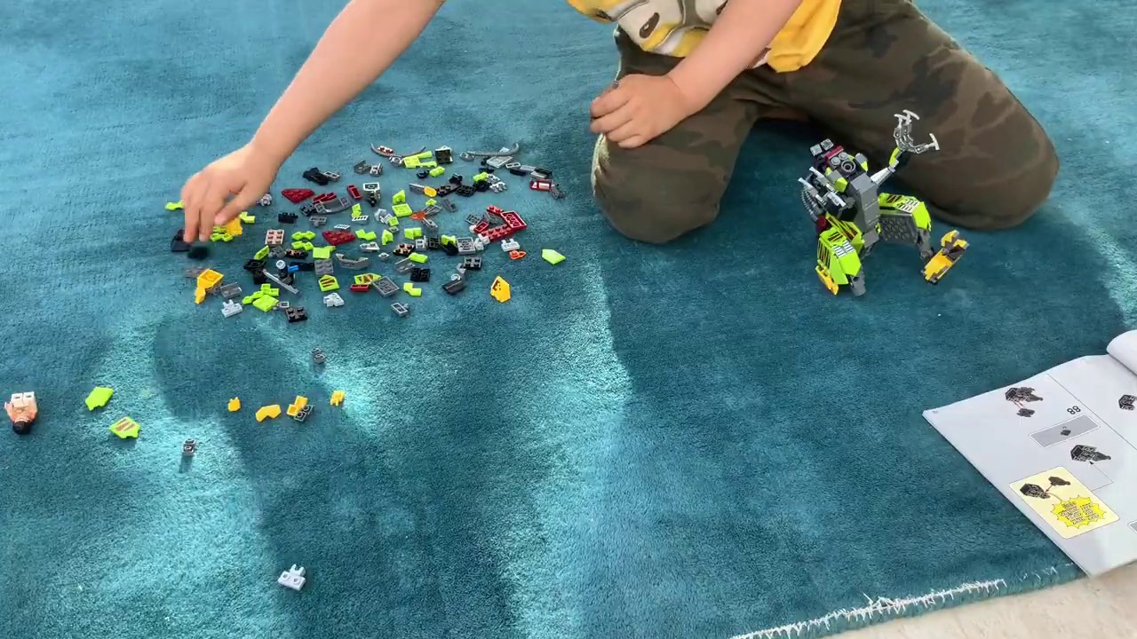 Lego Jurassic World Set 75938 T. rex vs Dino-Mech building Dino-Mech