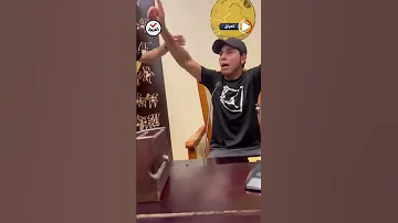 الشعب هو القائد متظاهر عراقي يخاطب المحتجين من على كرسي رئيس البرلمان 