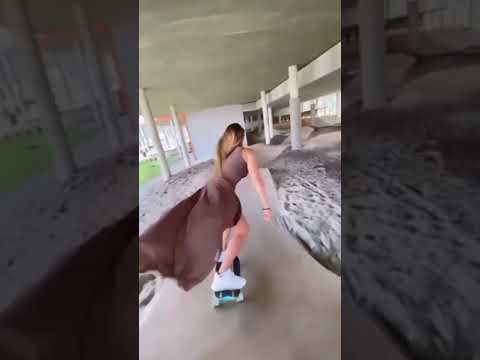 لوح تزلج فتاة جميلة