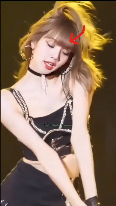 The secret behind Lisa's bangs! 😆 #blackpink #blink