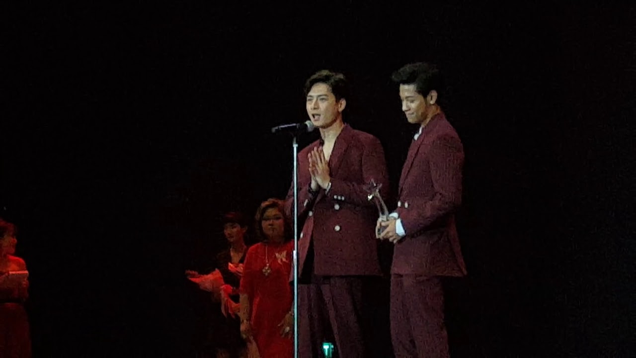 คริส สิงโต รับรางวัลคู่จิ้นแห่งปี @ Kazz Awards 2018