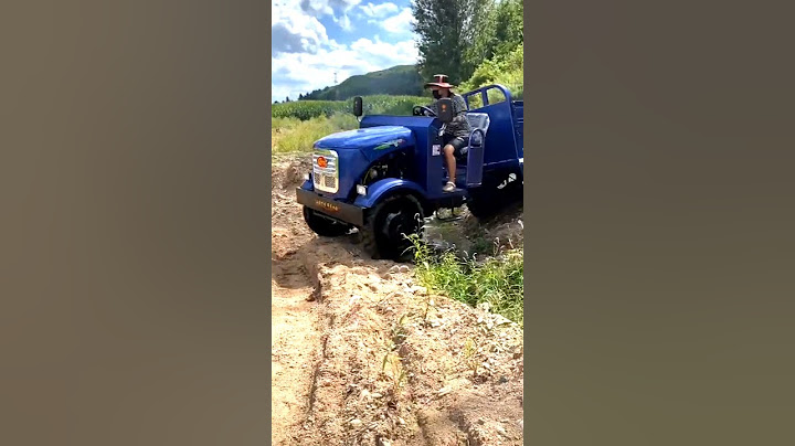 The truck almost got stuck in the creek and I managed to get out.#shorts