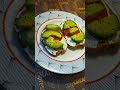 Тост с творожным сыром, авокадо и помидором - анонс