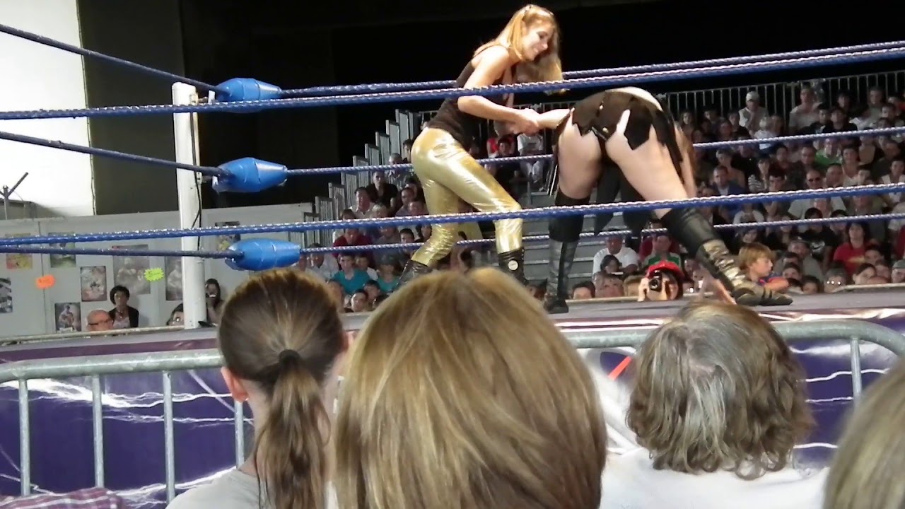 WS Divine Isabella VS Sexy Sindy août 2011