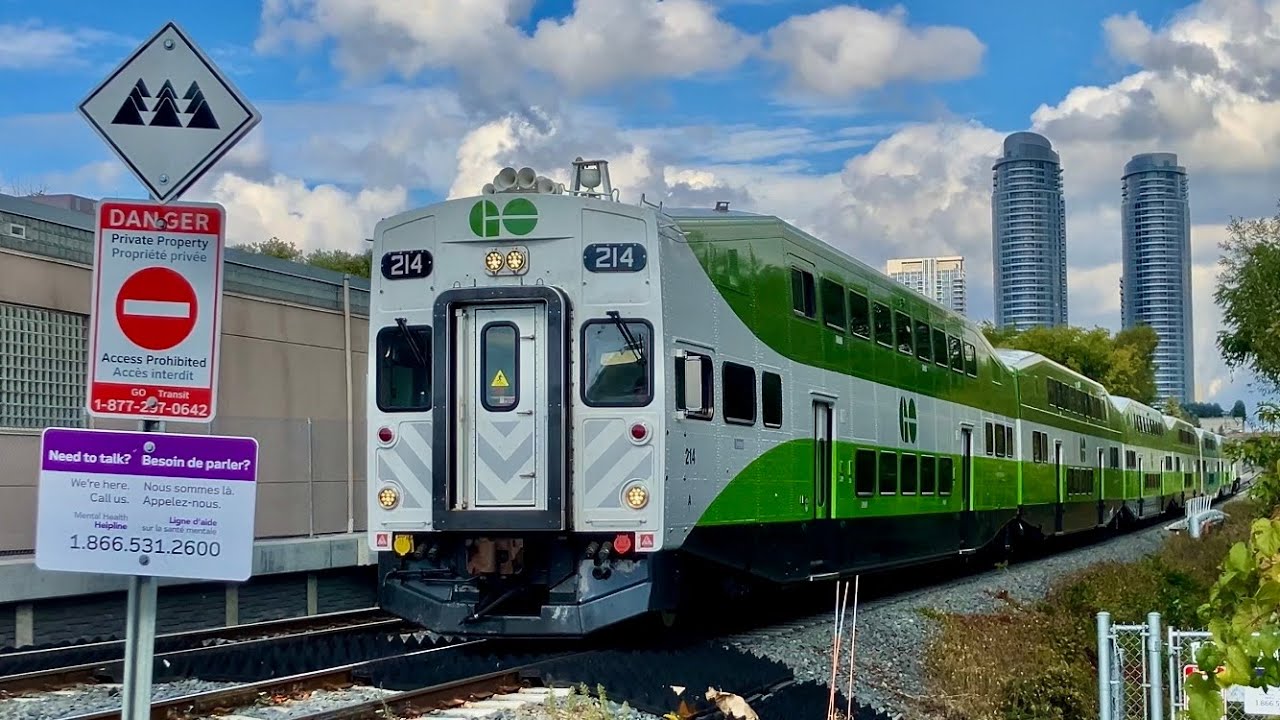 (LOUD HORN!) GO RCC 214 Blow's it's broken K5CA through Progress Ave ...