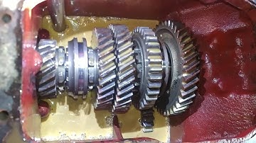 A Look Inside The Allis Chalmers D 17 Transmission-What Will We Find? Broken Gears, Stripped Teeth??