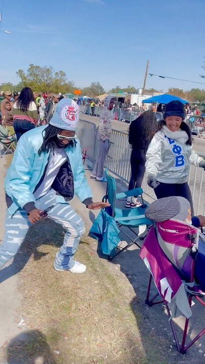 TAMPA MLK PARADE VIBES 💯🙌🏾 ️ Electric Sparks When This Song Comes On! 