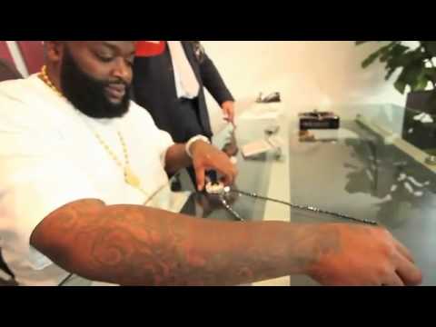 rick-ross-the-boss-spends-$600.000-dollars-on-rolls-royce,-diamonds-and-jewelery-from-johnny-dang-!!