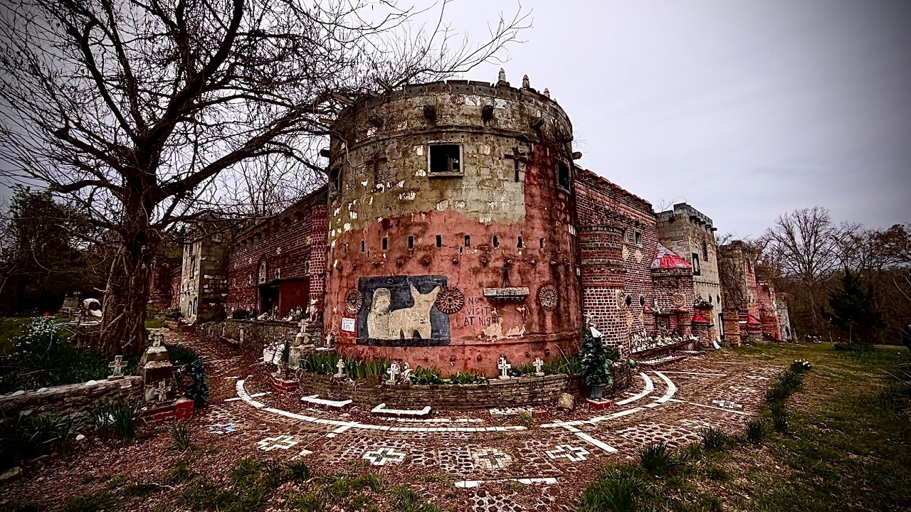 ▲▲ Robens ▲ Green Castle ▲▲ Haunted Castle Hidden in East Tennessee | Greenback Castle - YouTube