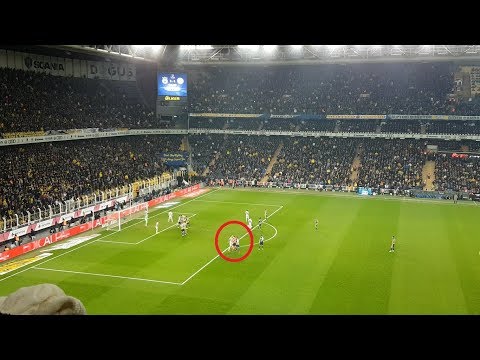Hakem Halil Umut Meler itişmenin arasında kaldı :) [Fenerbahçe 3-2 Çaykur Rizespor]
