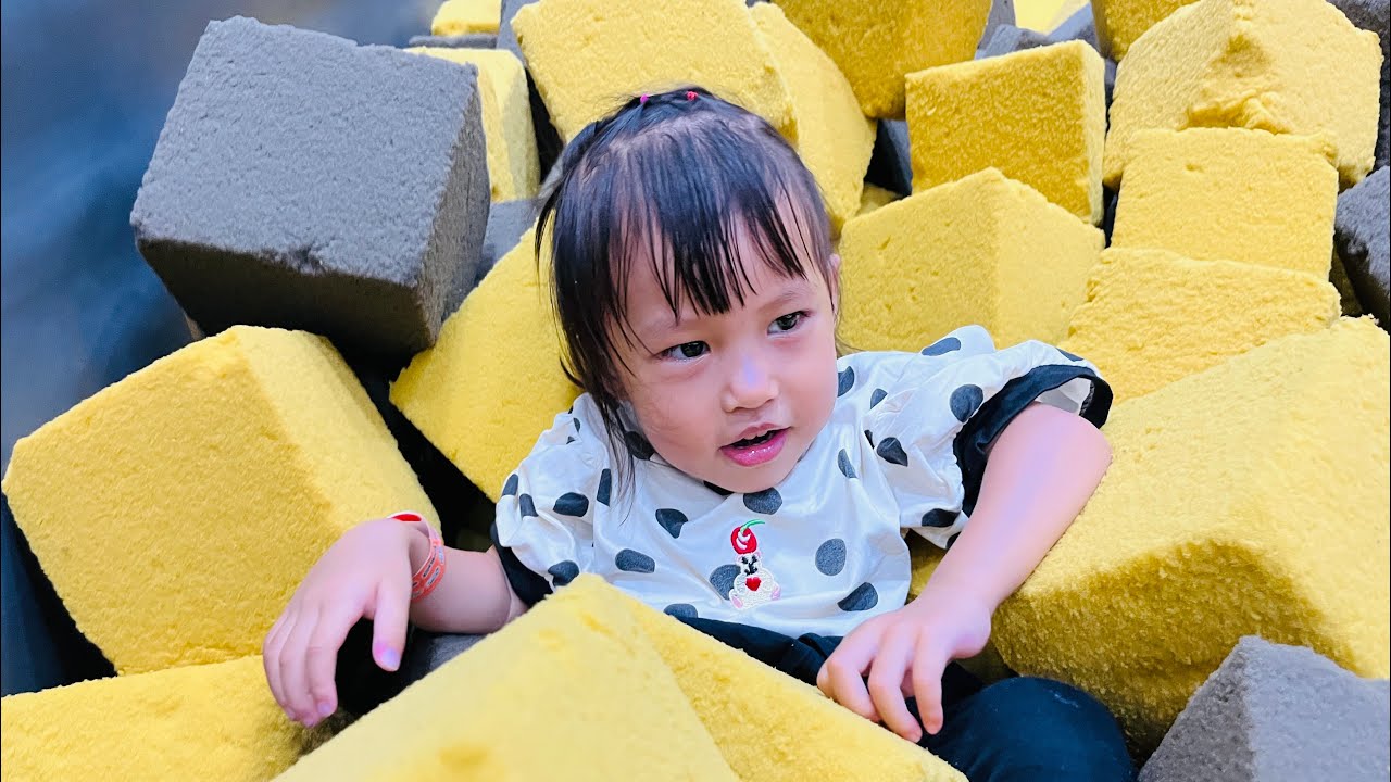 Menjadi Pemadam Kebakaran dan Bermain Trampolin