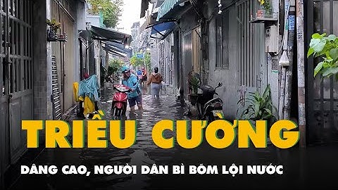 Mưa ngập chưa rút lại đến triều cường ở TP.HCM, người dân bì bõm lội nước