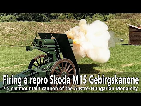 Firing A Repro Skoda 7,5 Cm M15 Gebirgskanone
