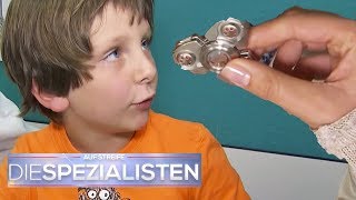 Trotz Verbot von Mama: Fidget Spinner Trick geht schief | Die Spezialisten | SAT.1 TV Trotz Verbot von Mama: Fidget Spinner Trick geht schief | Die Spezialisten | SAT.1 TV