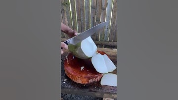 the process of peeling young coconuts quickly #shortvideo