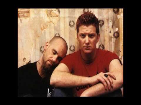 Queens Of The Stone Age - The Lost Art Of Keeping A Secret - Live And Acoustic