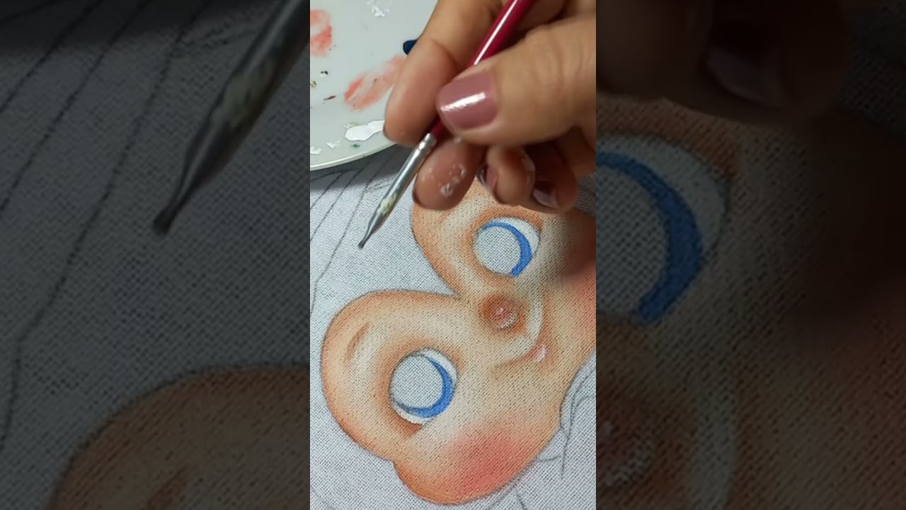 Pintando rostinho e olhinho 