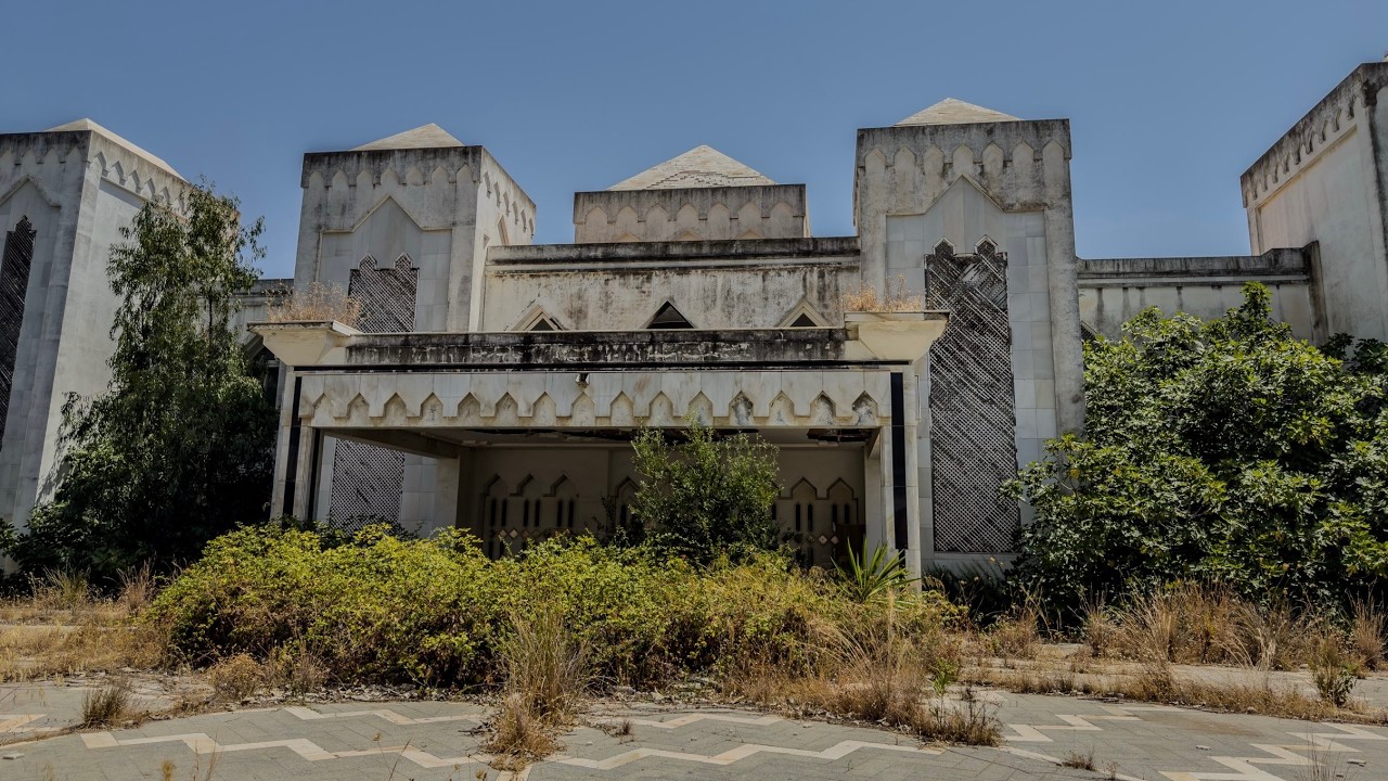 EXPLORAMOS un PALACIO MILLONARIO de un REY ARABE | Lugares Abandonados y Urbex