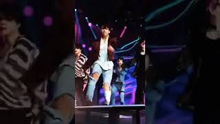 Jungkookun Ikonik Fake Love Performansı