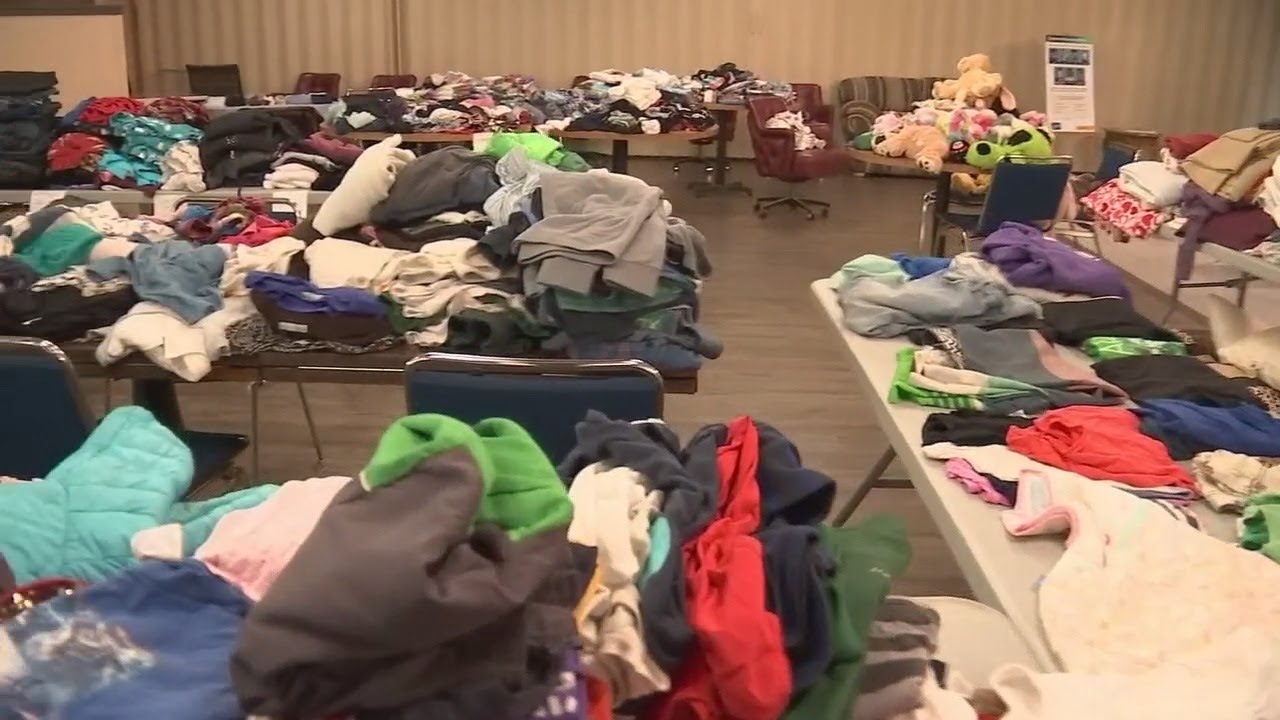 Outpouring of donations for evacuees at Portland Elks Lodge - YouTube