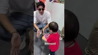 The high-touch is too cute 💖✨ #mewsuppasit #mewlions #alwaysmew #cute#children#viral#love#shorts#mew